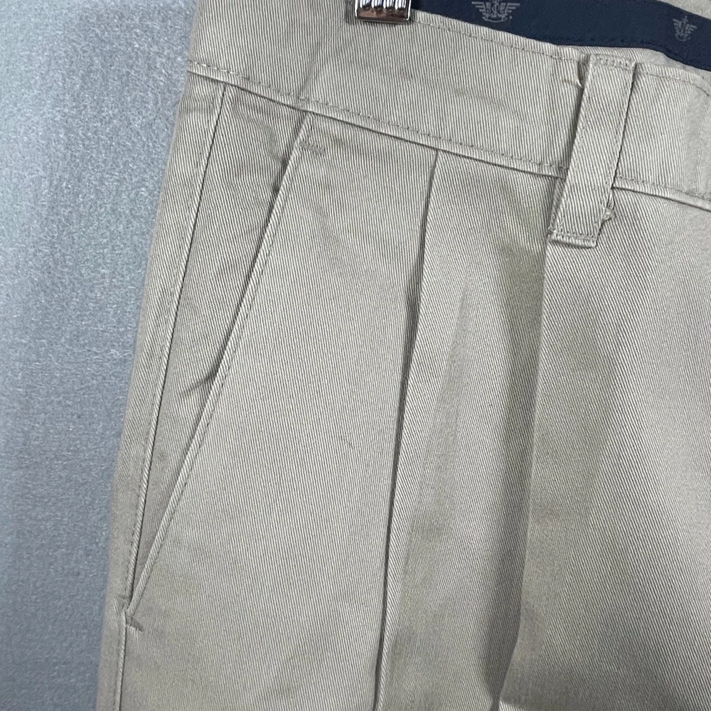 Dockers Mens W33 L32 Pleated Front Khaki Chino Pants Classic Fit